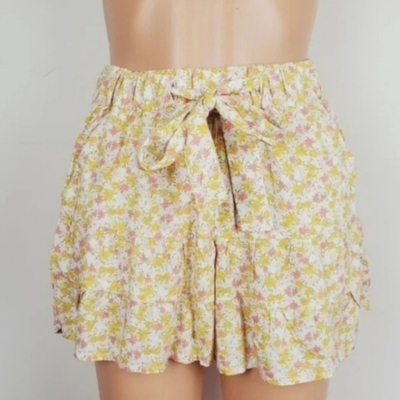 SO high rise ruffle yellow floral shorts Size XS - Picture 9 of 9